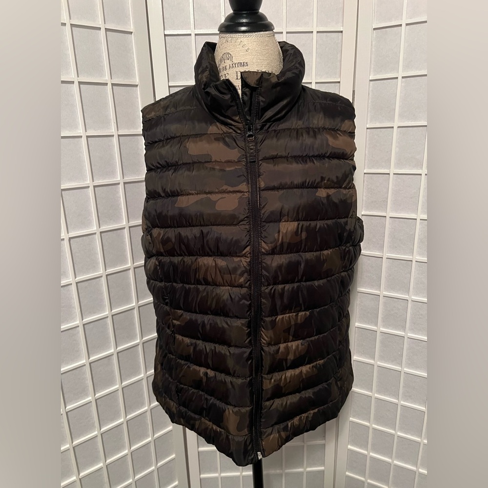 Old Navy Camouflage Puffer Vest
